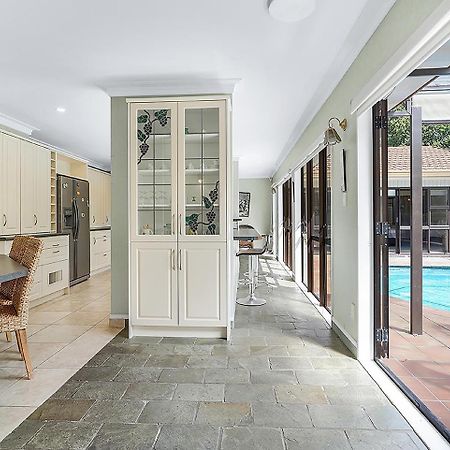 Wow, Spacious Home With A Pool Гамильтон Экстерьер фото